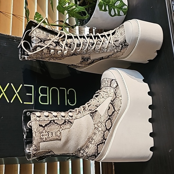 Club Exx Traitor Boots - Picture 3 of 10